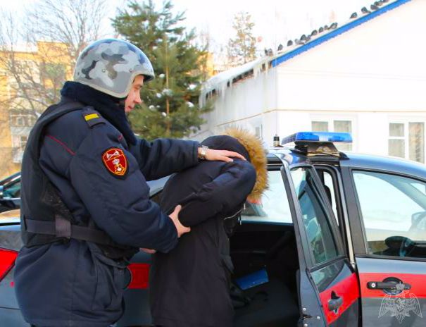 В Архангельске задержали девушку, которая находилась в федеральном розыске
